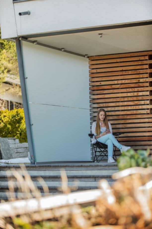 Vollverglaster Windfang in zeitlosem Design